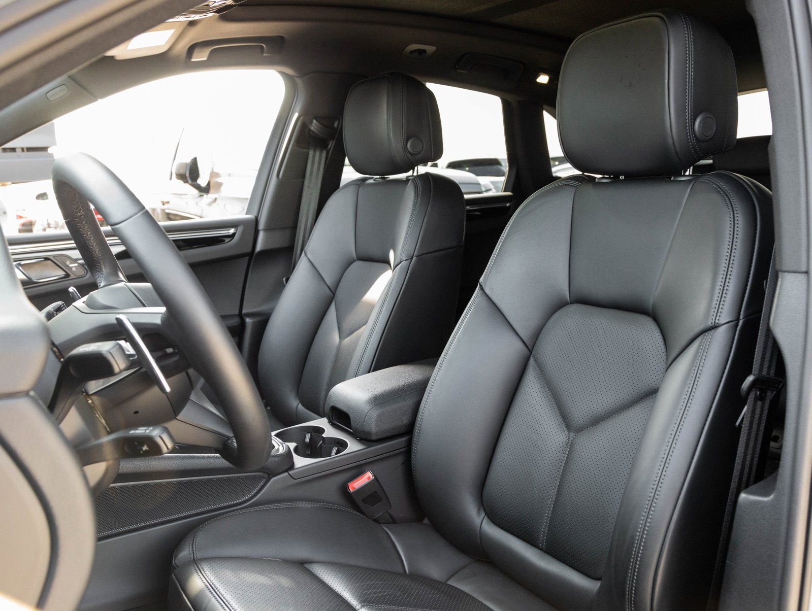 Certified 2026 Porsche Macan image 5