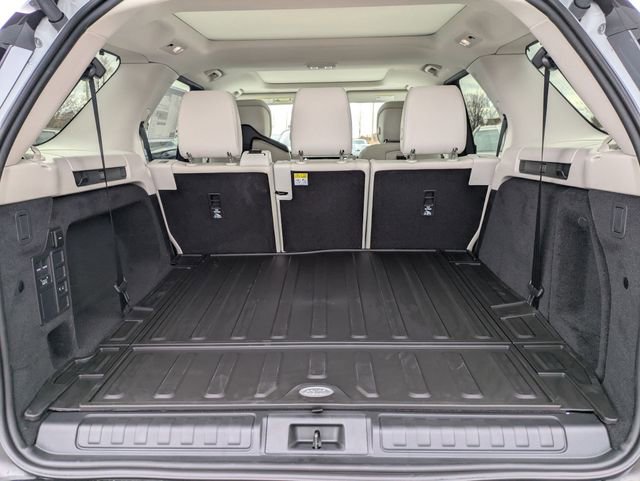 New 2026 Land Rover Discovery S image 16