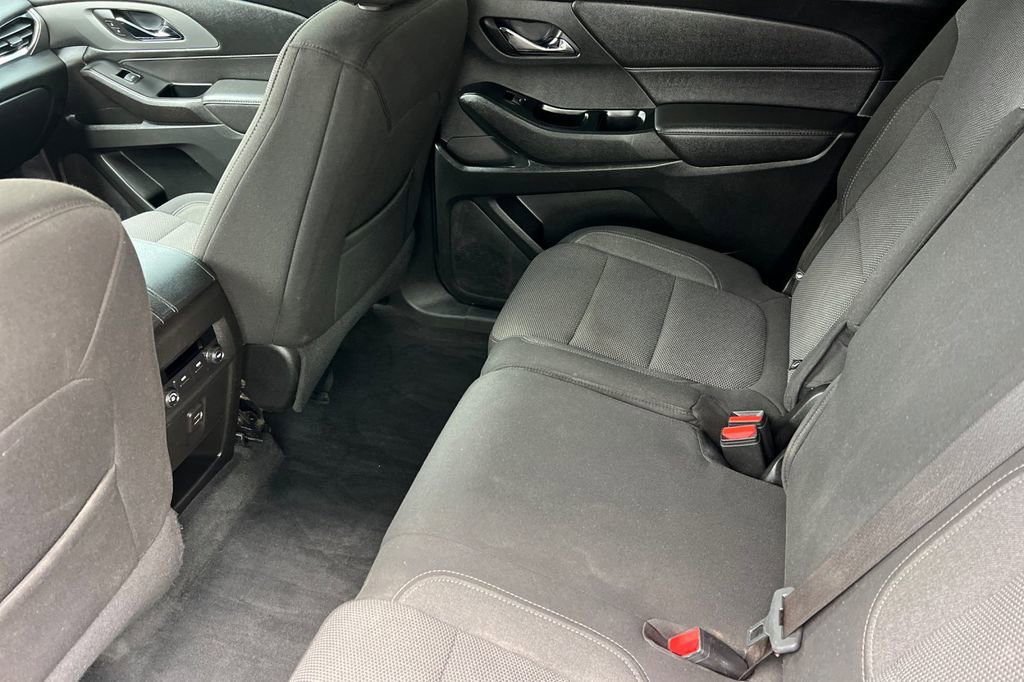 Used 2023 Chevrolet Traverse LT image 15