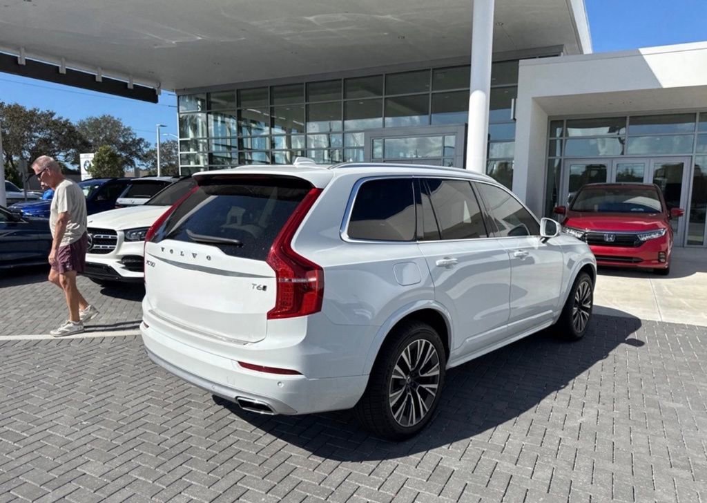 Used 2021 Volvo XC90 T6 Momentum w/ Protection Package Premier image 3