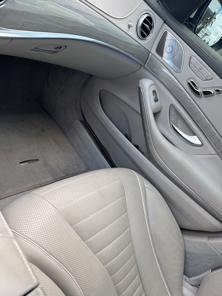 Used 2017 Mercedes-Benz S 550 Sedan image 2
