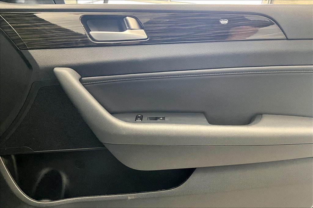 Used 2016 Hyundai Sonata Limited w/ Cargo Package FWD image 19