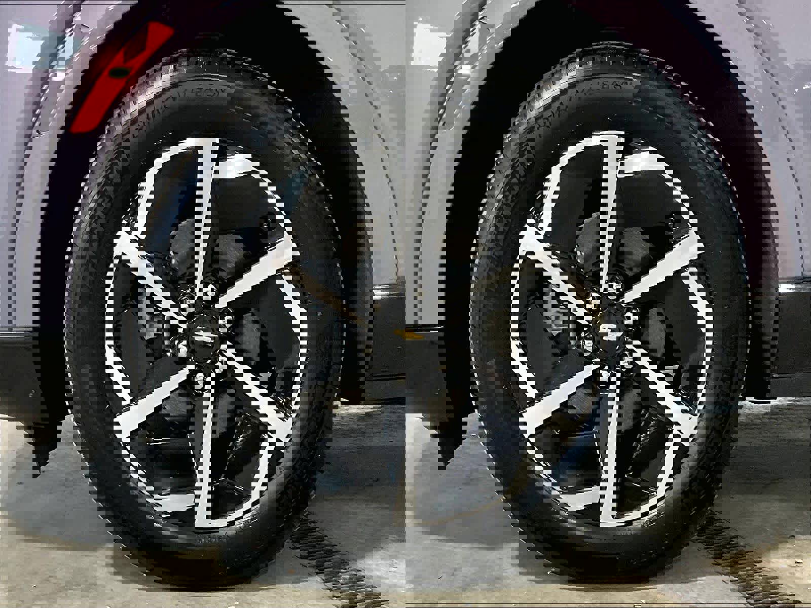 Used 2025 Chevrolet Equinox EV LT w/ Convenience Package image 7