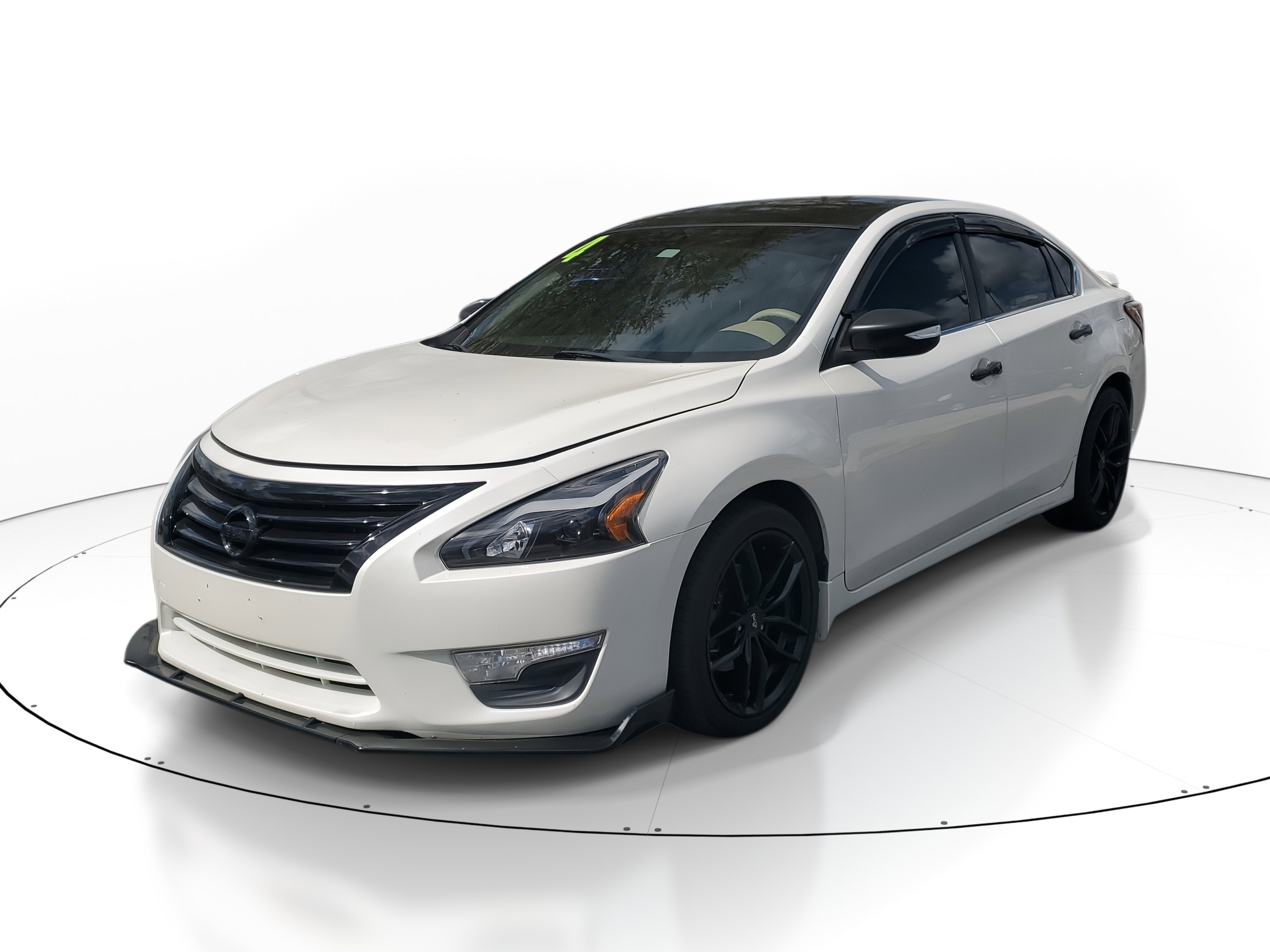 Used 2014 Nissan Altima 2.5 S w/ Sport Value Package image 3
