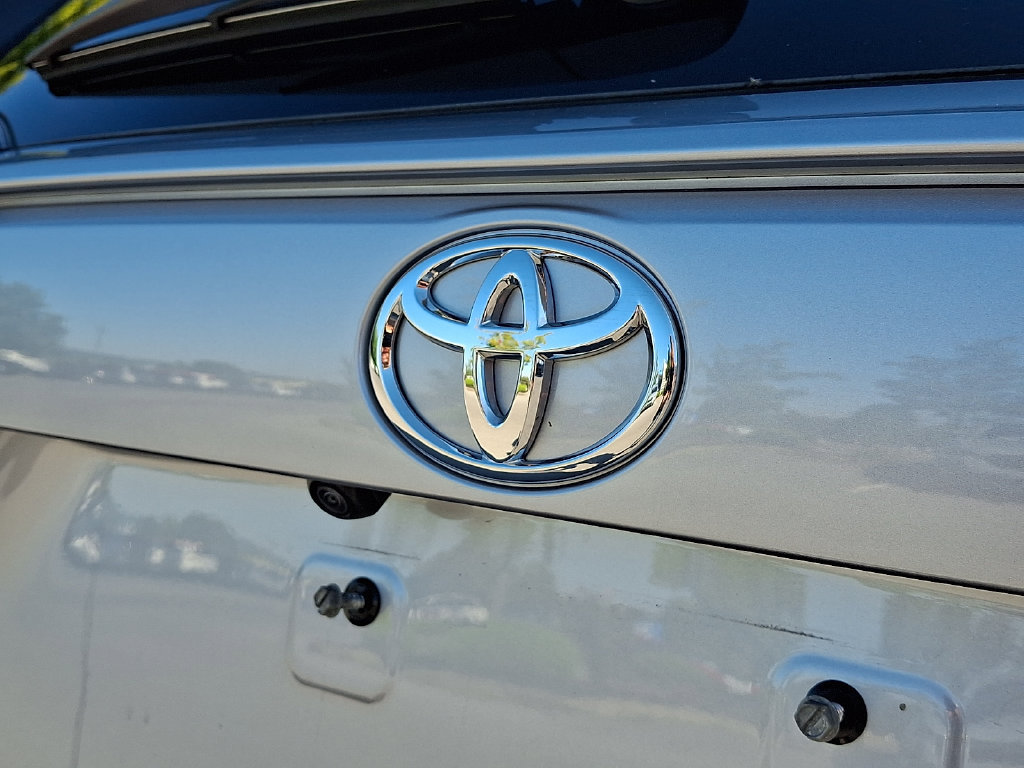 Used 2025 Toyota RAV4 LE AWD/4WD image 31