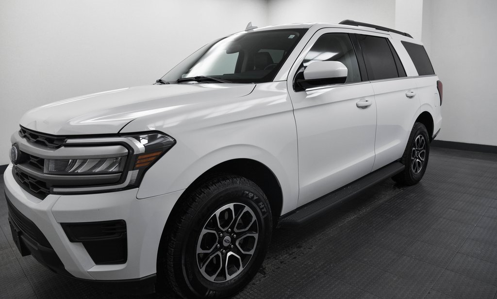 Used 2024 Ford Expedition XLT image 3
