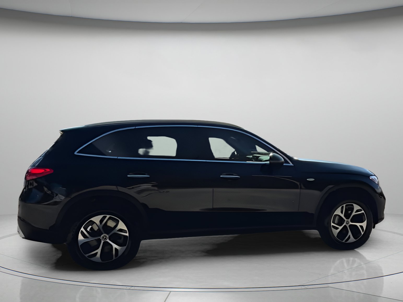 Used 2025 Mercedes-Benz GLC 350e GLC 350e image 31