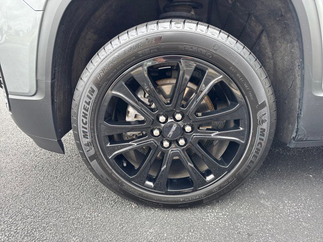 Used 2023 GMC Acadia SLE w/ Driver Convenience Package image 12