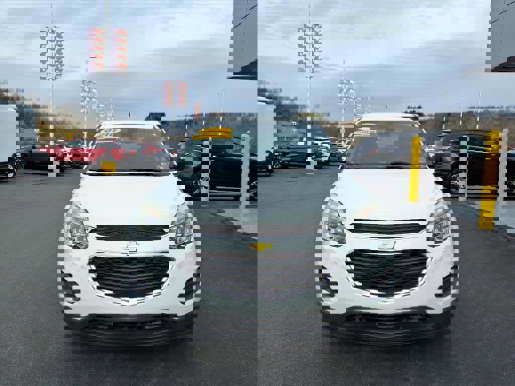 Used 2016 Chevrolet Equinox LS image 2