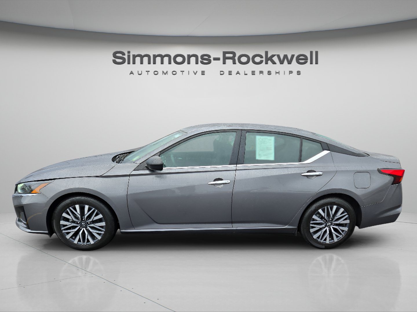 Used 2025 Nissan Altima 2.5 SV FWD image 2