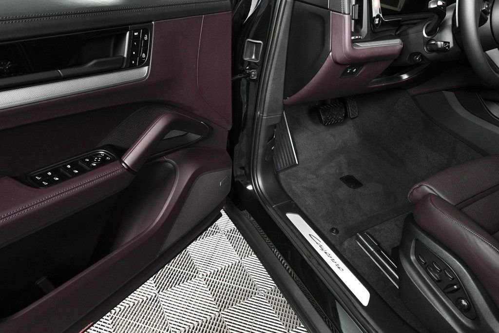 Certified 2026 Porsche Cayenne AWD/4WD image 8