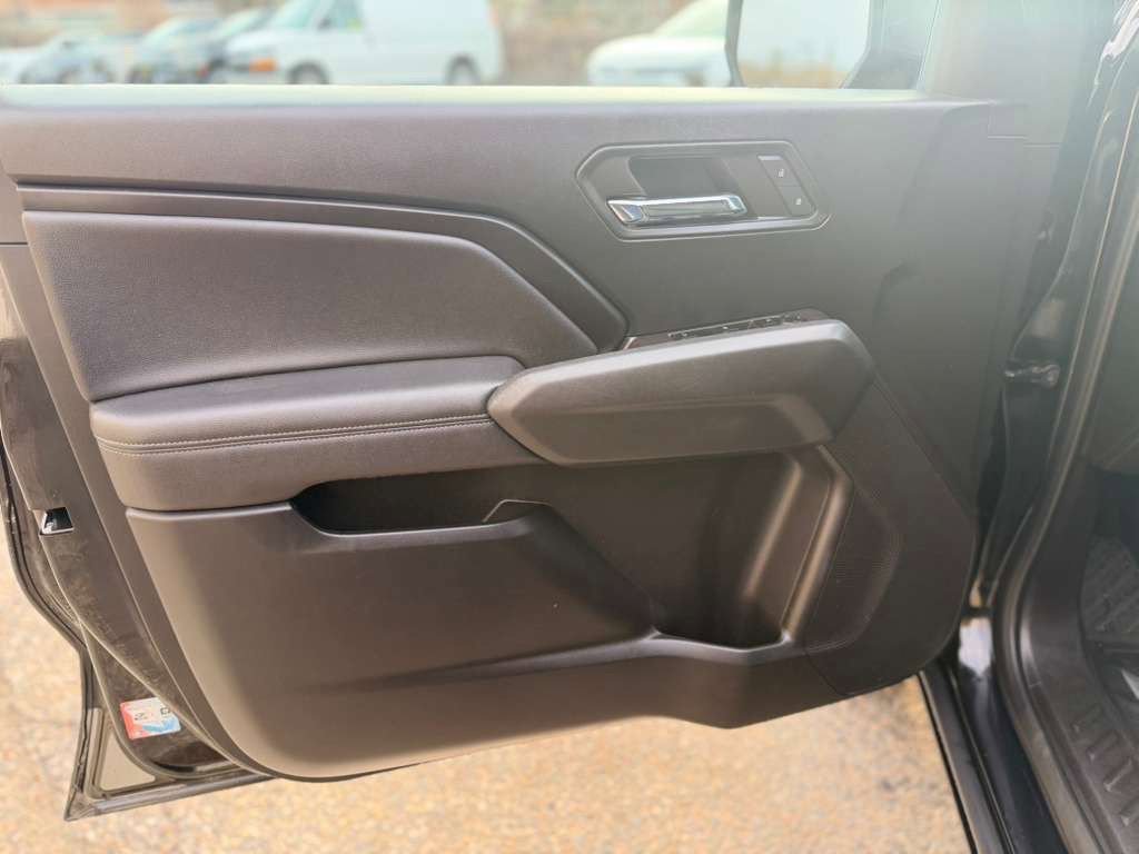 Used 2023 Chevrolet Colorado LT AWD/4WD image 11