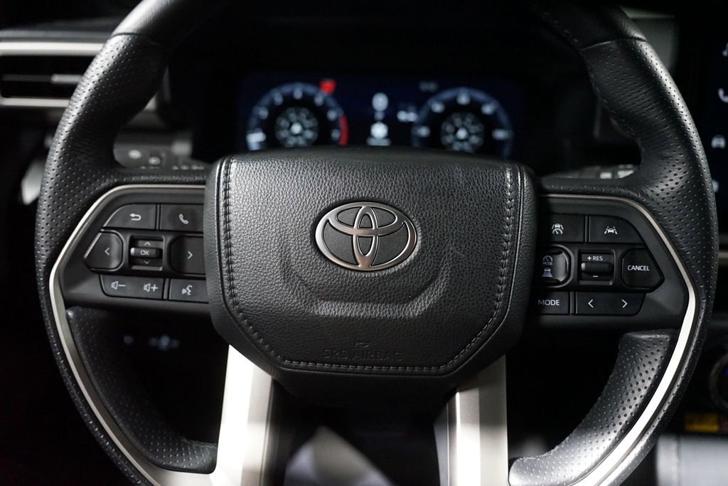 Used 2025 Toyota 4Runner Limited AWD/4WD image 13