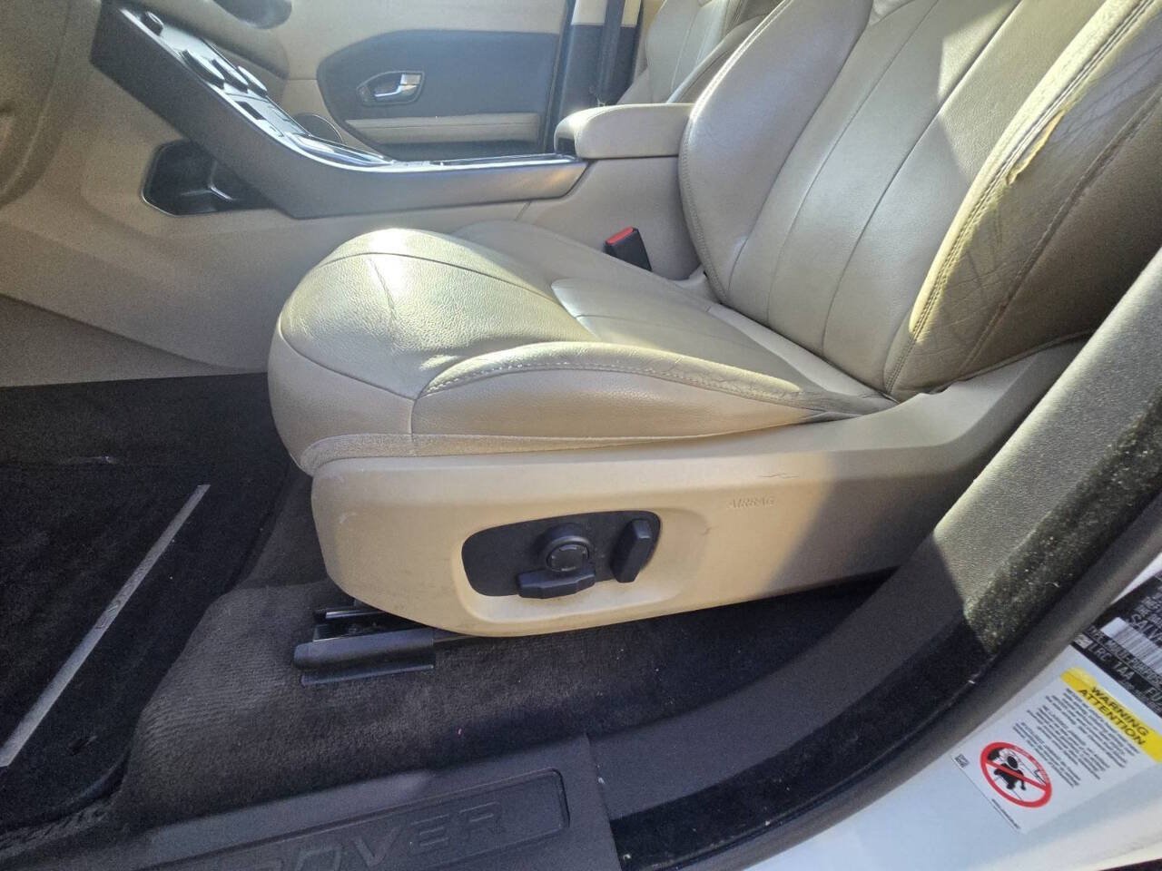 Used 2019 Land Rover Range Rover Evoque SE AWD/4WD image 16