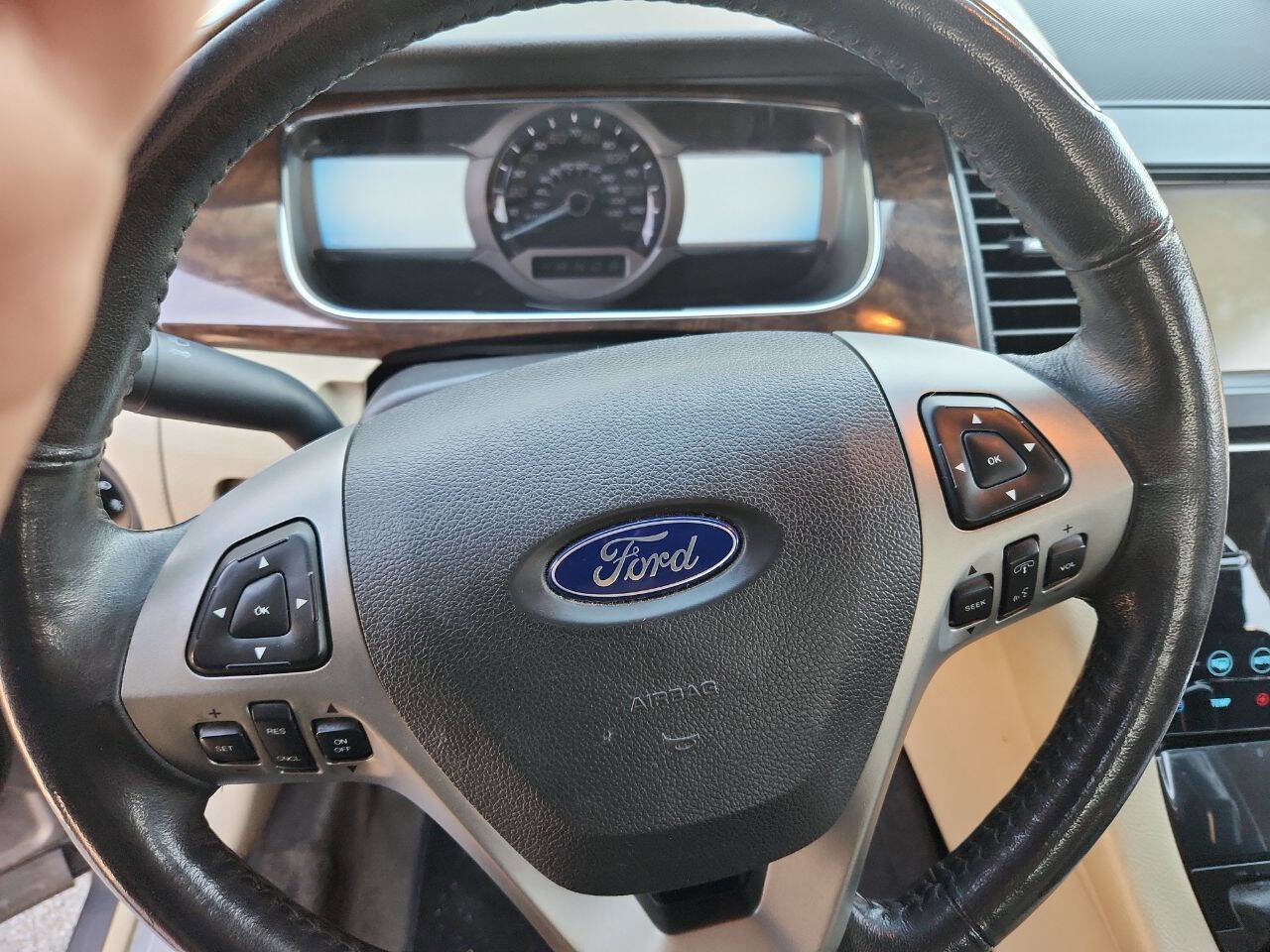 Used 2014 Ford Taurus Limited w/ Equipment Group 301A FWD image 14