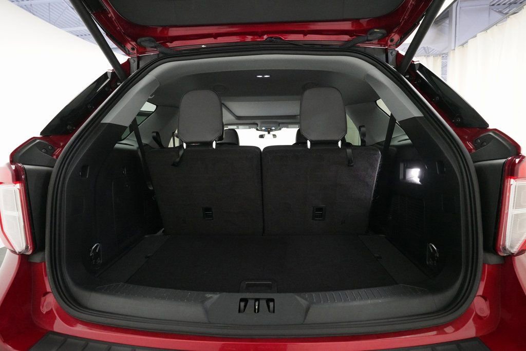 Used 2023 Ford Explorer XLT w/ Equipment Group 202A image 10