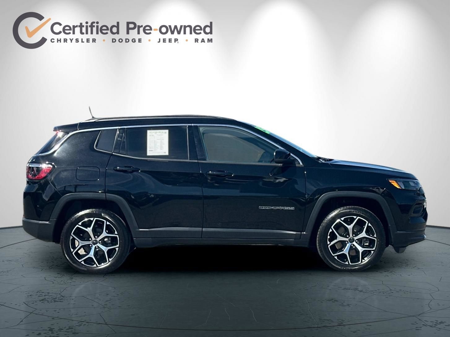 Used 2025 Jeep Compass Limited AWD/4WD image 3