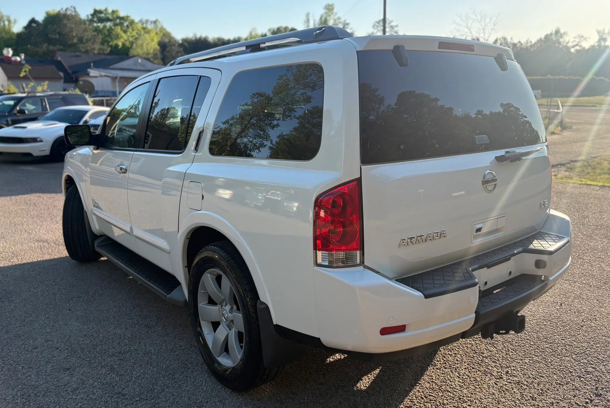 Used 2008 Nissan Armada LE w/ Technology Pkg AWD/4WD image 4