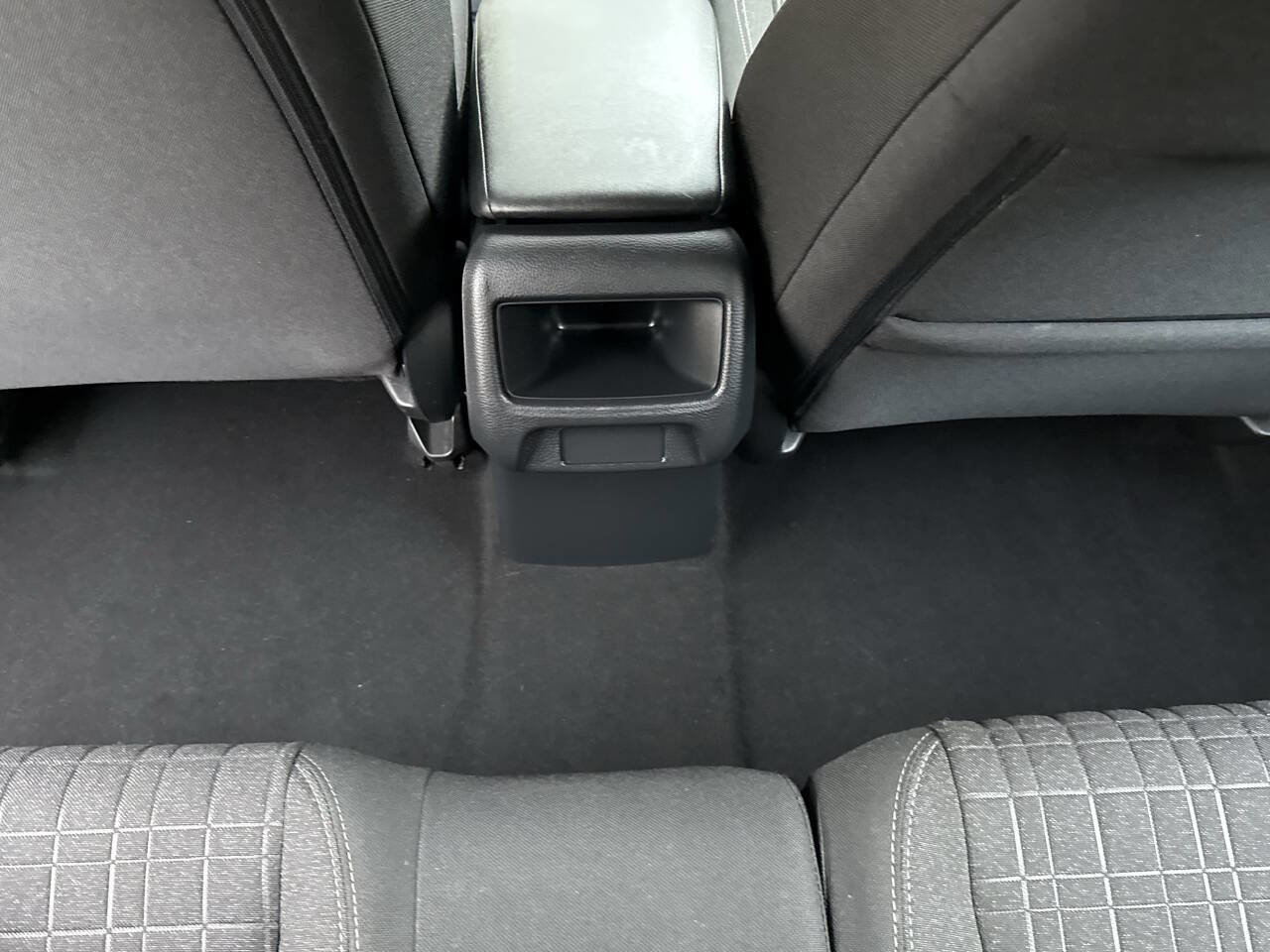 Used 2023 Honda HR-V LX image 9