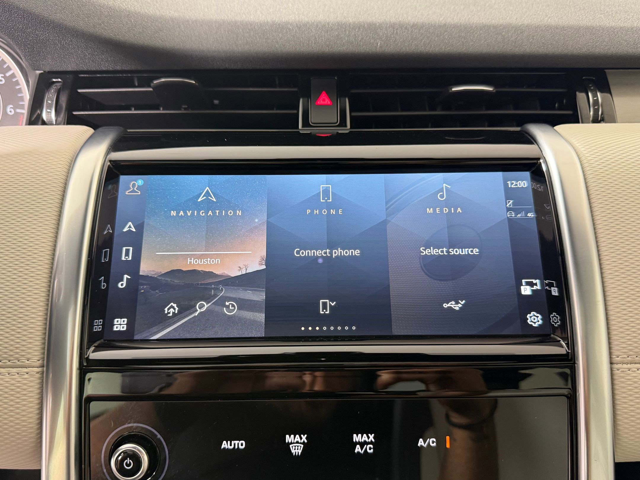 Used 2023 Land Rover Discovery Sport SE R-Dynamic image 25