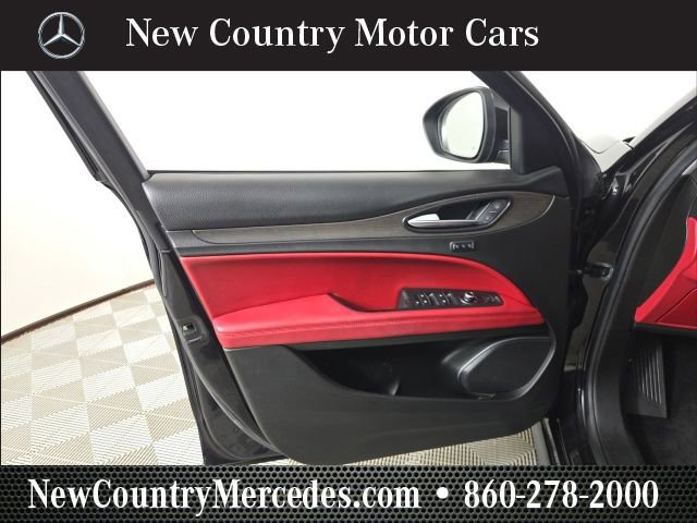 Used 2021 Alfa Romeo Stelvio Ti w/ Nero Edizione image 17