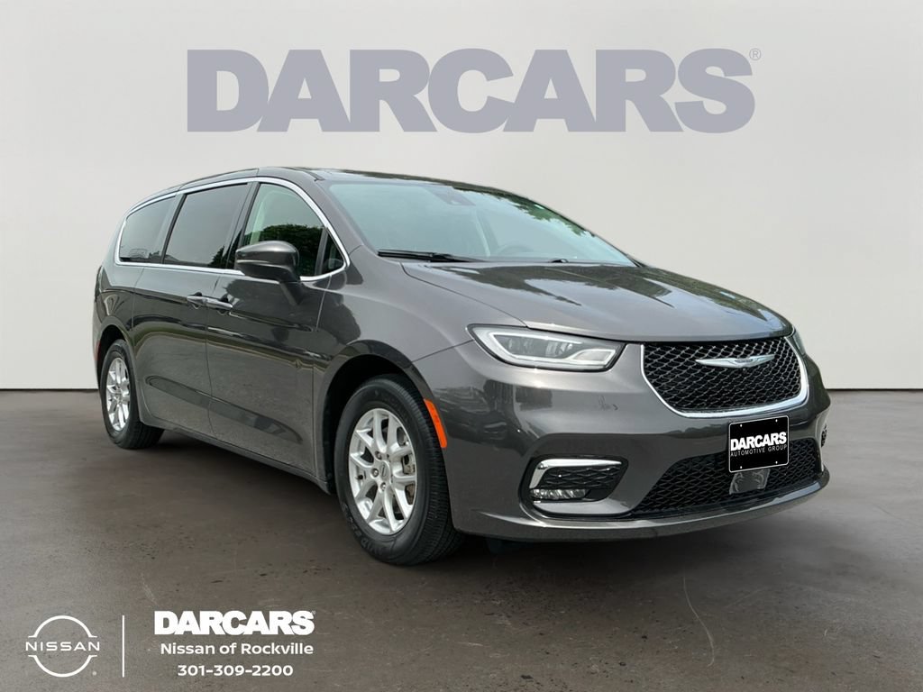 Used 2023 Chrysler Pacifica Touring-L FWD image 1