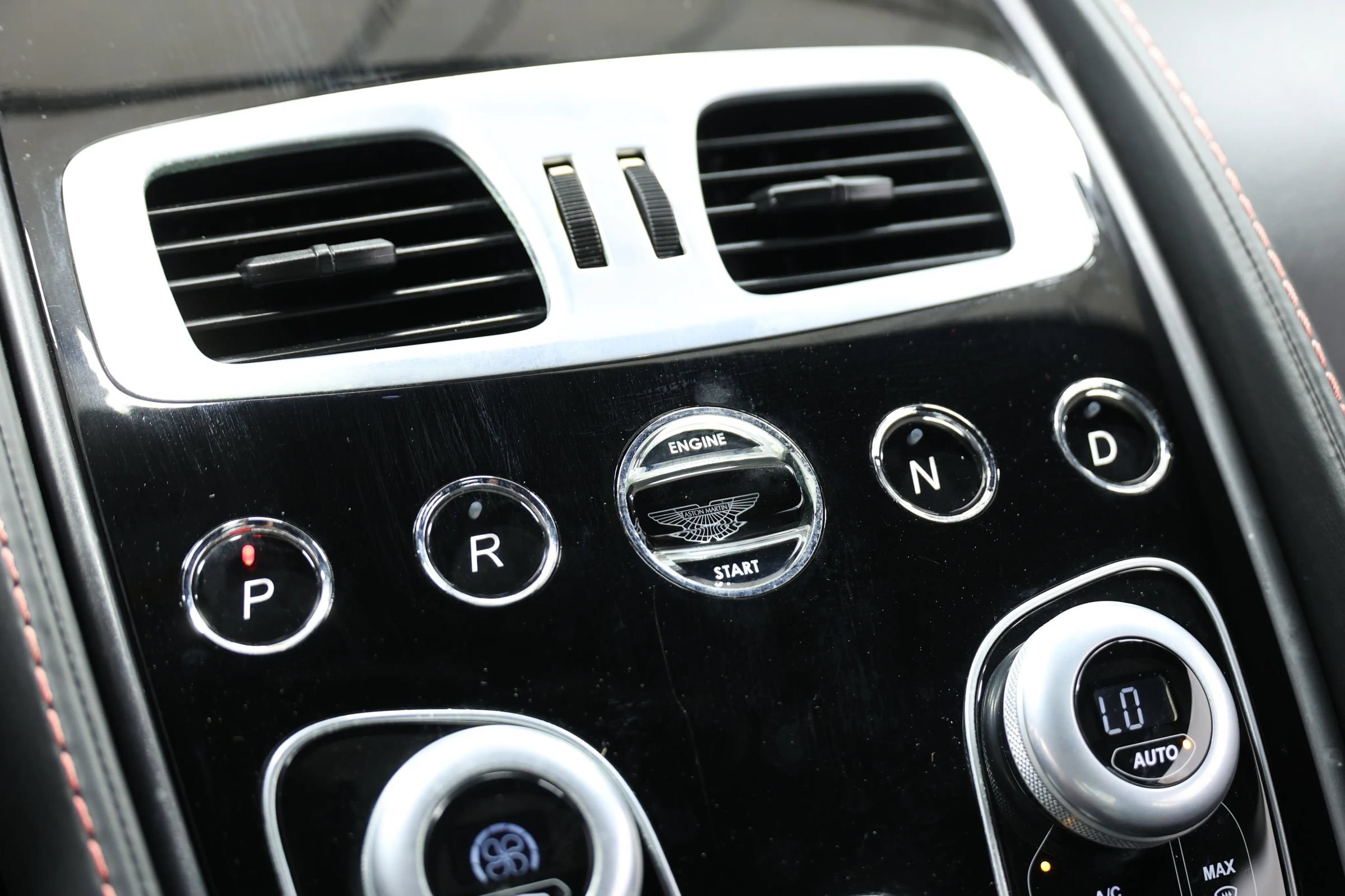 Used 2014 Aston Martin Vanquish Coupe RWD image 39