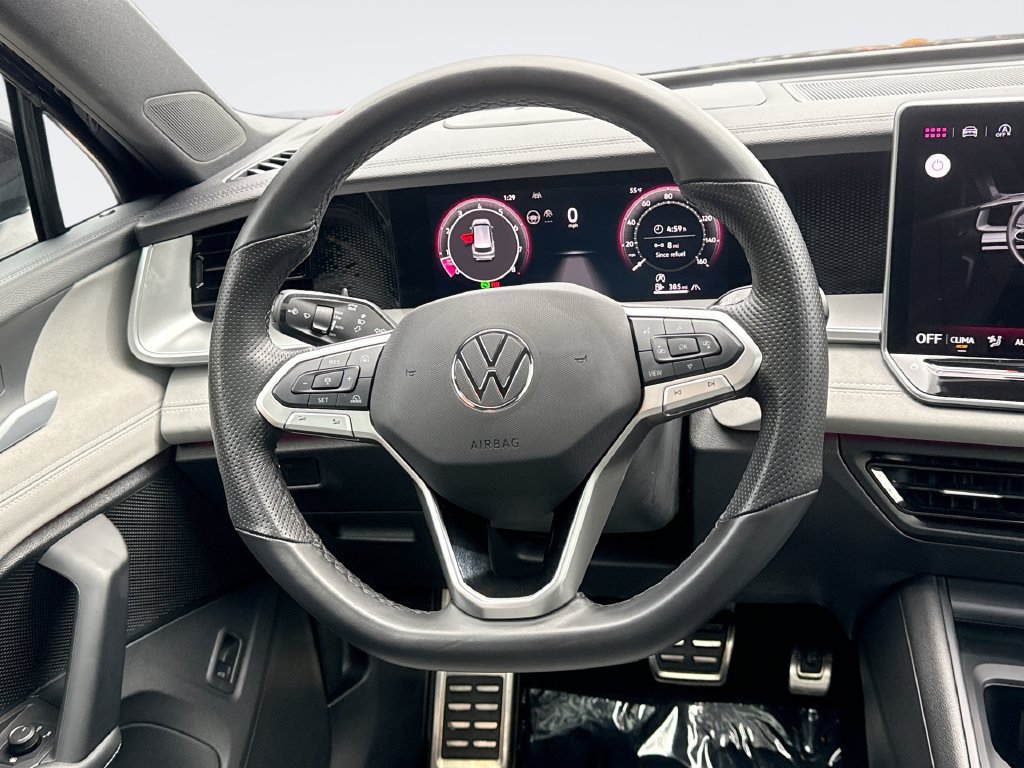 Used 2025 Volkswagen Tiguan SE R-Line AWD/4WD image 11