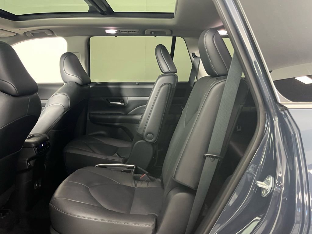 Used 2025 Toyota Grand Highlander FWD image 24