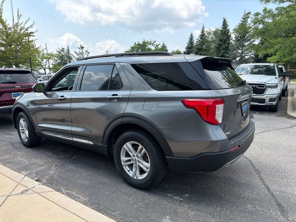 Used 2023 Ford Explorer XLT w/ Equipment Group 202A AWD/4WD image 4