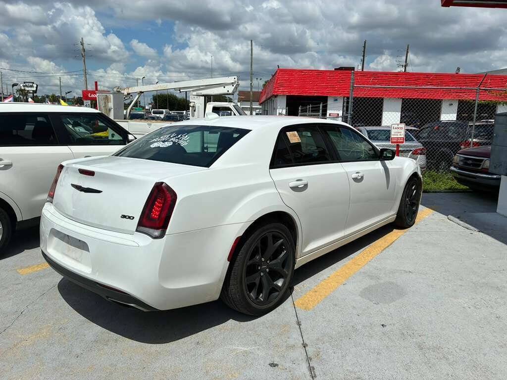 Used 2022 Chrysler 300 Touring w/ Sport Appearance Package RWD image 10