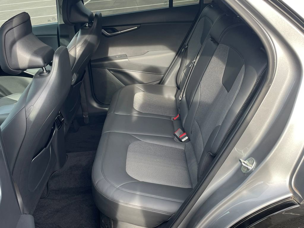 Used 2023 Kia Niro EX Touring image 9