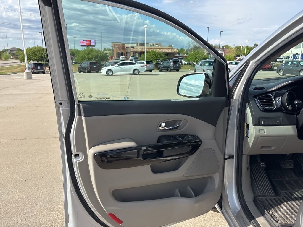 Used 2018 Kia Sedona EX FWD image 9