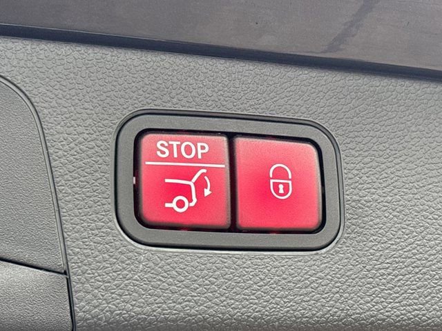 Used 2021 Mercedes-Benz GLC 300 4MATIC image 10