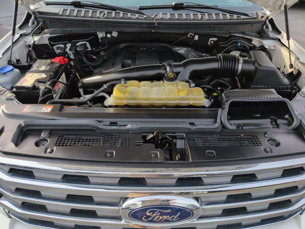Used 2020 Ford Expedition XLT w/ Equipment Group 202A AWD/4WD image 22