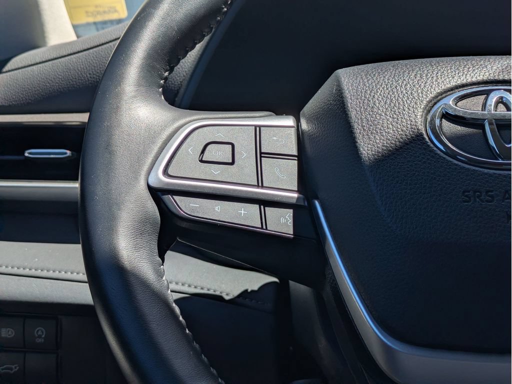 Used 2025 Toyota Highlander LE FWD image 22