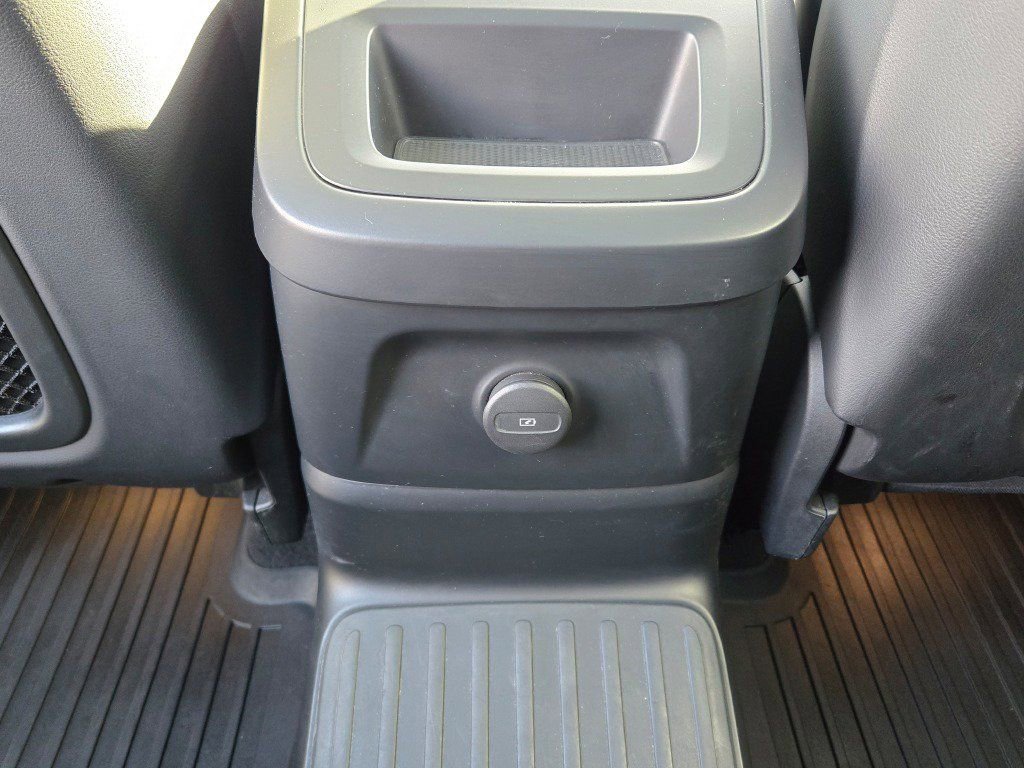 Used 2022 Volvo XC60 T8 Inscription w/ Advanced Package image 17