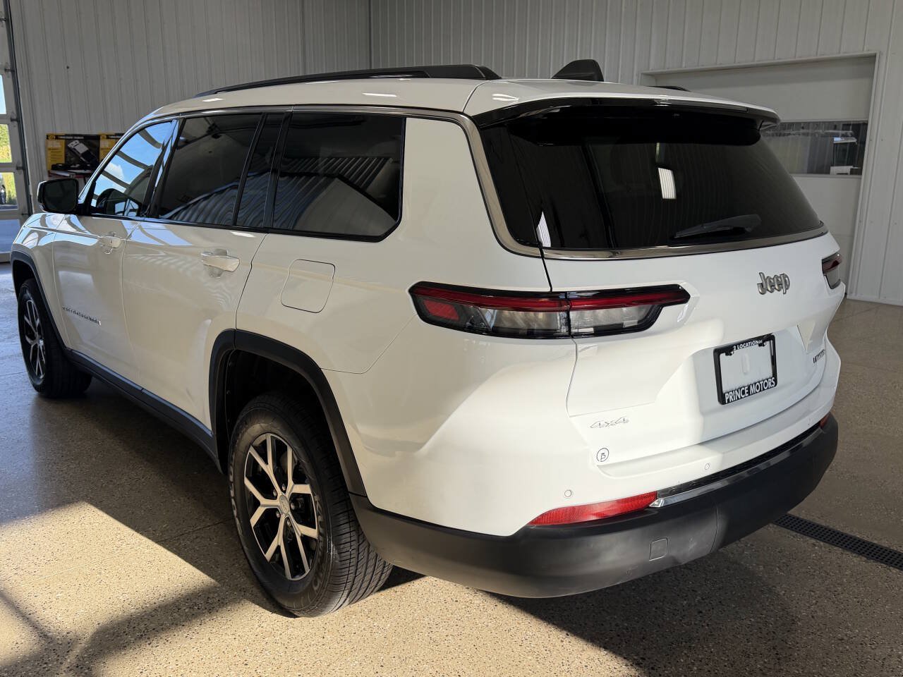 Used 2025 Jeep Grand Cherokee L Limited AWD/4WD image 26