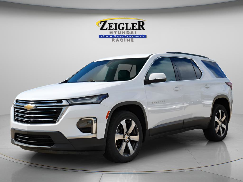 Used 2023 Chevrolet Traverse LT w/ LT Premium Package AWD/4WD image 3
