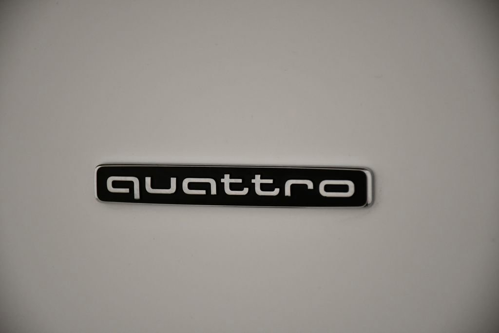 Used 2025 Audi Q5 Premium w/ Convenience Package image 10