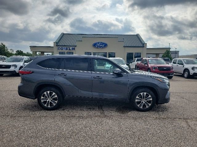 Used 2023 Toyota Highlander XLE FWD image 21