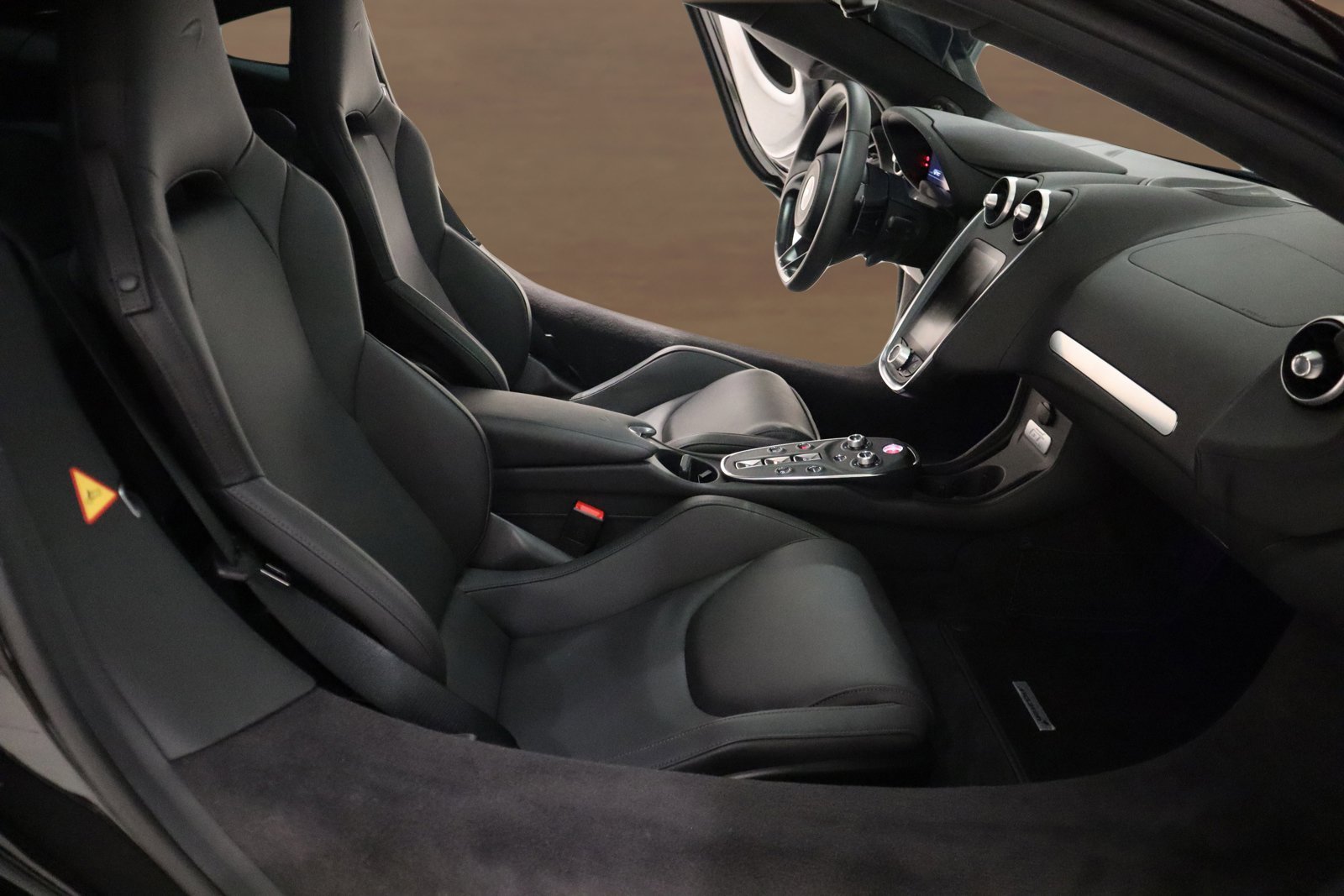Used 2023 McLaren GT RWD image 7