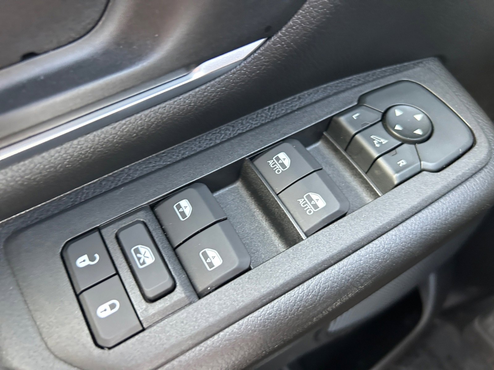 New 2026 RAM 1500 4x4 Crew Cab image 29