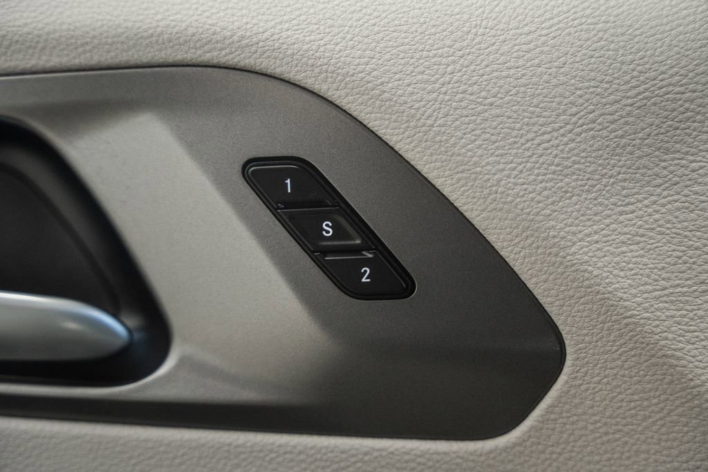 Used 2024 Chrysler Pacifica Touring-L image 45