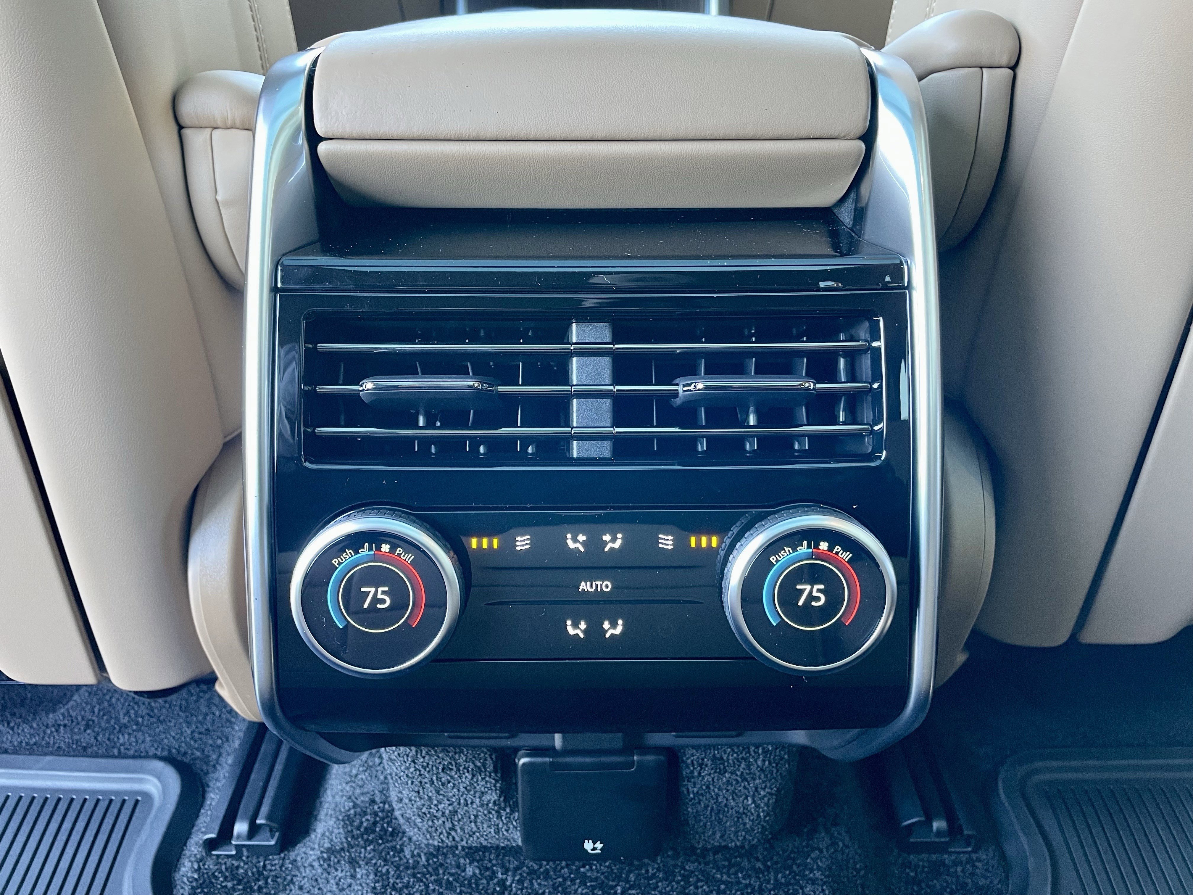 New 2026 Land Rover Range Rover SE image 26