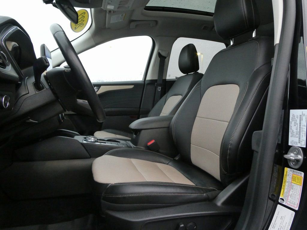 Used 2022 Ford Escape Titanium w/ Titanium Elite Package AWD/4WD image 23