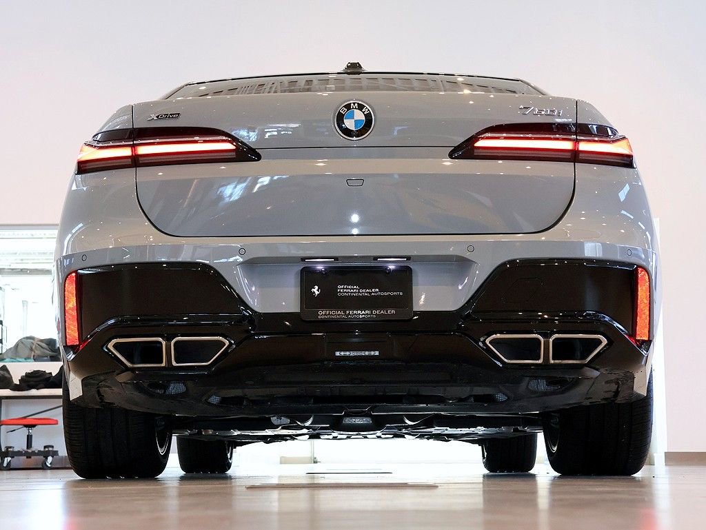 Used 2024 BMW 760i xDrive w/ Premium Package 2 image 60