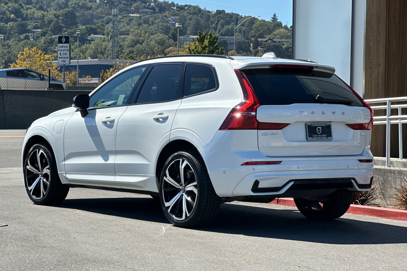 Certified 2024 Volvo XC60 T8 Ultimate w/ Protection Package Premier AWD/4WD image 7