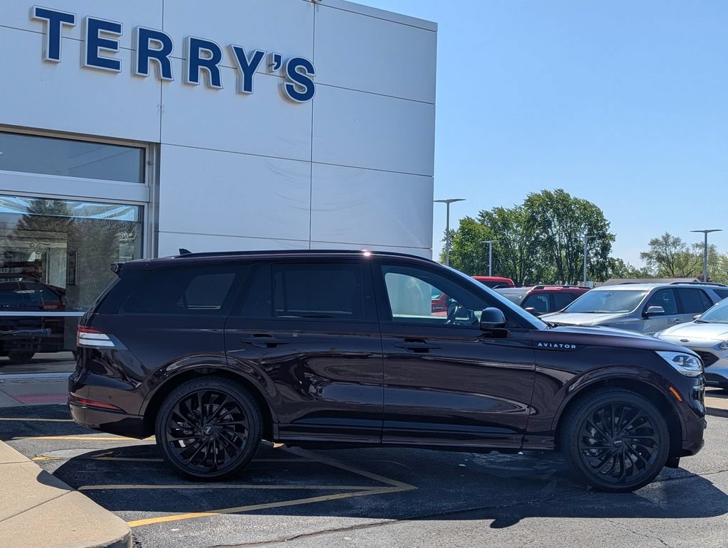 Used 2024 Lincoln Aviator Black Label w/ Jet Package AWD/4WD image 2