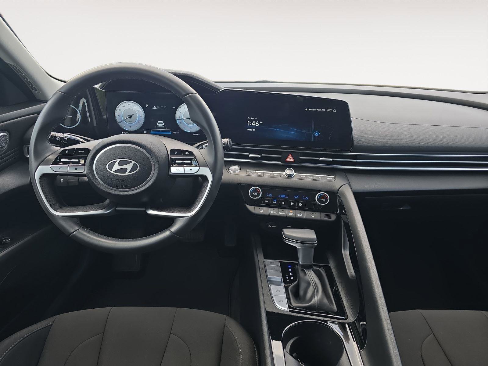 Used 2025 Hyundai Elantra SEL image 9